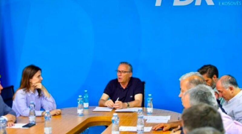 Hamza mbledh deputetët e PDK-së: Kosova ka nevojë për institucione, jo për një pushtet që zvarrit proceset