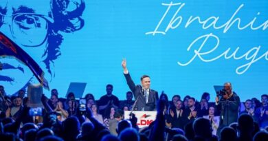 Abdixhiku reagon pasi e caktoi  kuvendin ku votohet për shkarkimin ose jo të tij: Hyj me besim, demokracia këtë e ka