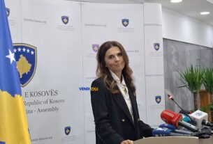 Çitaku reagon pasi Haxhiu foli për Hashim Thaçin: Lëreni rehat, s’ka nevojë për poste, po presim të kthehet i lirë