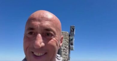 Ramush Haradinaj publikon pamje nga Maja e Olimpit