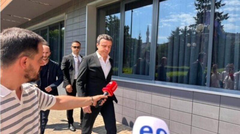 A është seanca antikushtetuese? Kurti gazetarëve: Kryesuesi e ka ftuar, unë i përgjigjem pozitivisht