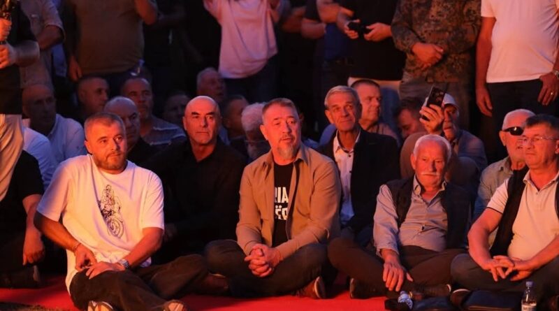 “Zjarri i Lirisë” në Zonën e Drenicës: Komandantët dhe ushtarët e UÇK-së kërkojnë lirinë e çlirimtarëve në Hagë