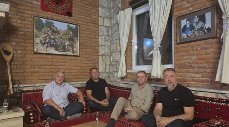 72 orë para vendimit në Hagë, komandantët e UÇK-së mblidhen në Drenicë tek Sami Lushtaku