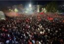 Ledri Vula dhe Bekim Shyti sonte i drejtohen masës në protestën “Jo në emrin tim”