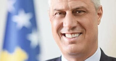Tahiri: Presidenti Thaçi ju dërgon të fala nga zemra të gjithëve që jeni në shesh, u bëtë zëri kundër padrejtësisë
