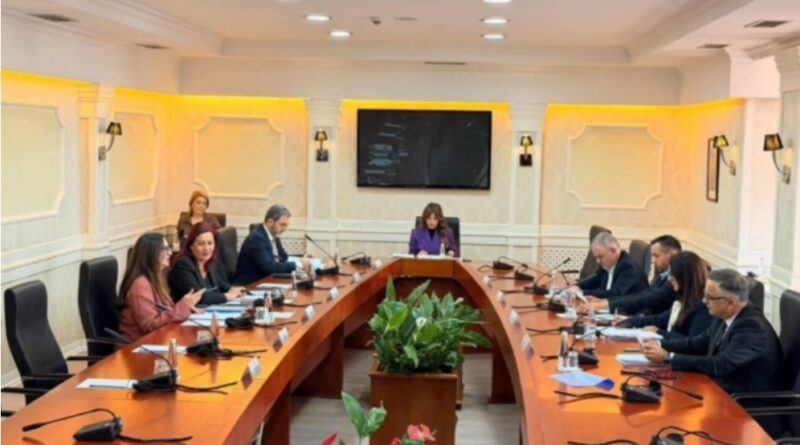 Nis mbledhja e Kryesisë, e para pasi Gjykata shpalli se Kuvendi është konstituuar në mënyrë kushtetuese