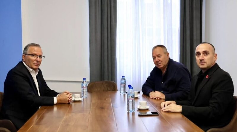 Hamza pret në takim udhëheqësit e OVL të UÇK-së: Më 1 tetor, të gjithë në shesh kundër padrejtësisë