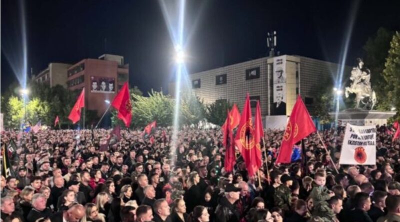 Nata e 12 e protestës në Prishtinë pas dënimit të ish-krerëve të UÇK-nga Gjykata Speciale
