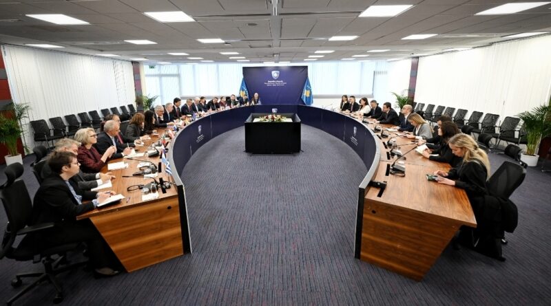 Kurti pret në takimet ambasadorët e huaj, ZKM: Mori urime për Presidenten dhe kthimin e stabilitetit