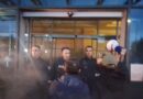 Dita e tretë e protestës për rastin e Arlinda Zekajt, hedhen tymues  para Ministrisë së Gërvallës: Dorëheqje